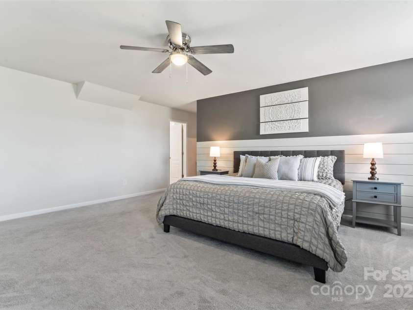 17231 Rider Wood Lane, Charlotte, NC 28278.  MLS# CAR4269861, YatesRealty ID 22676. 