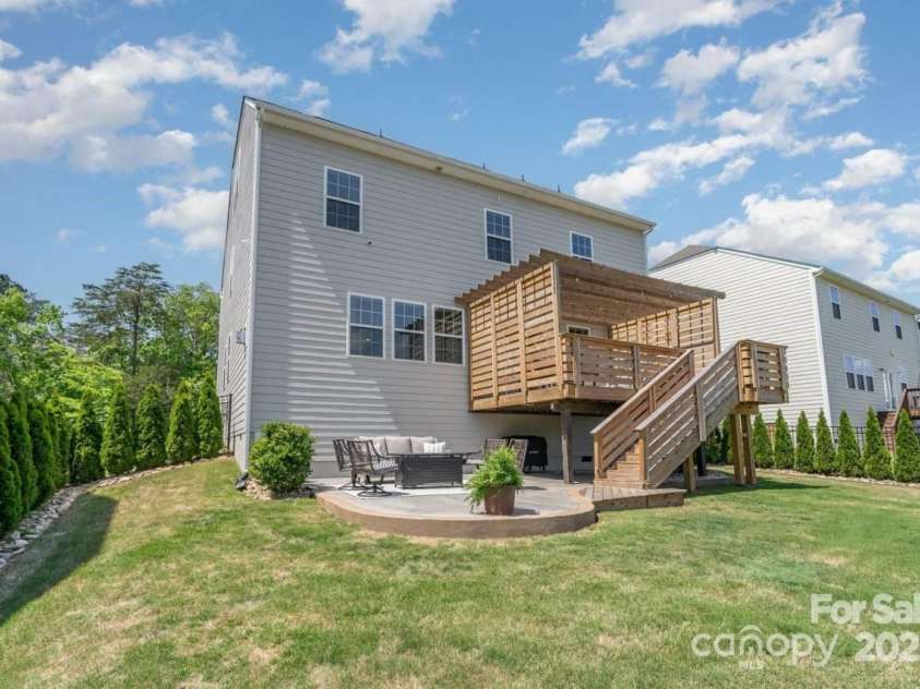 17231 Rider Wood Lane, Charlotte, NC 28278.  MLS# CAR4269861, YatesRealty ID 22676. 