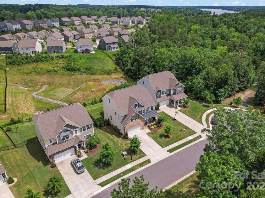 17231 Rider Wood Lane, Charlotte, NC 28278.  MLS# CAR4269861, YatesRealty ID 22676. 