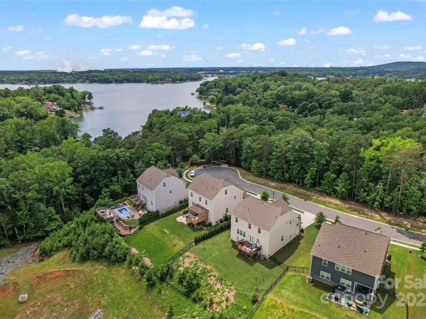 17231 Rider Wood Lane, Charlotte, NC 28278.  MLS# CAR4269861, YatesRealty ID 22676. 