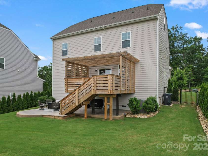 17231 Rider Wood Lane, Charlotte, NC 28278.  MLS# CAR4269861, YatesRealty ID 22676. 