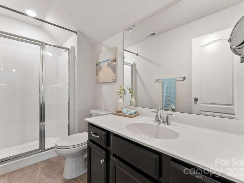 17231 Rider Wood Lane, Charlotte, NC 28278.  MLS# CAR4269861, YatesRealty ID 22676. Full bath with stand-up shower and low transition.
