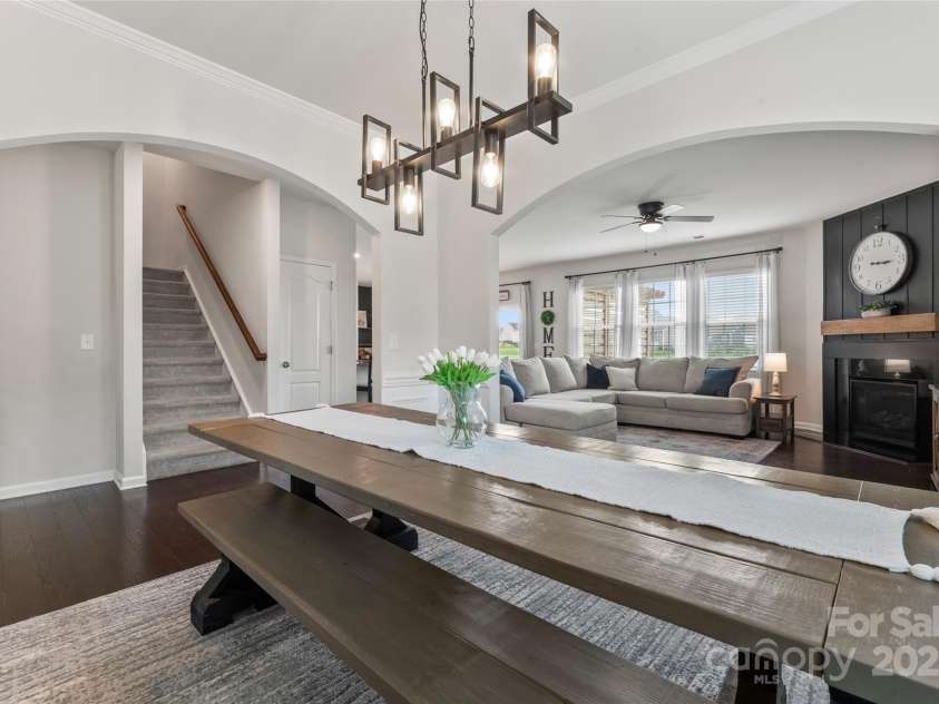17231 Rider Wood Lane, Charlotte, NC 28278.  MLS# CAR4269861, YatesRealty ID 22676. Open dining space can accomodate all your guests.