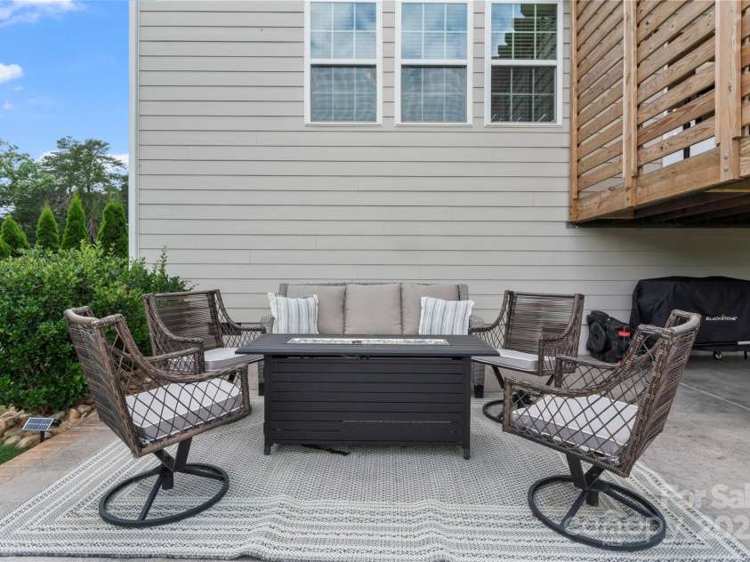 17231 Rider Wood Lane, Charlotte, NC 28278.  MLS# CAR4269861, YatesRealty ID 22676. Outdoor entertaining area.