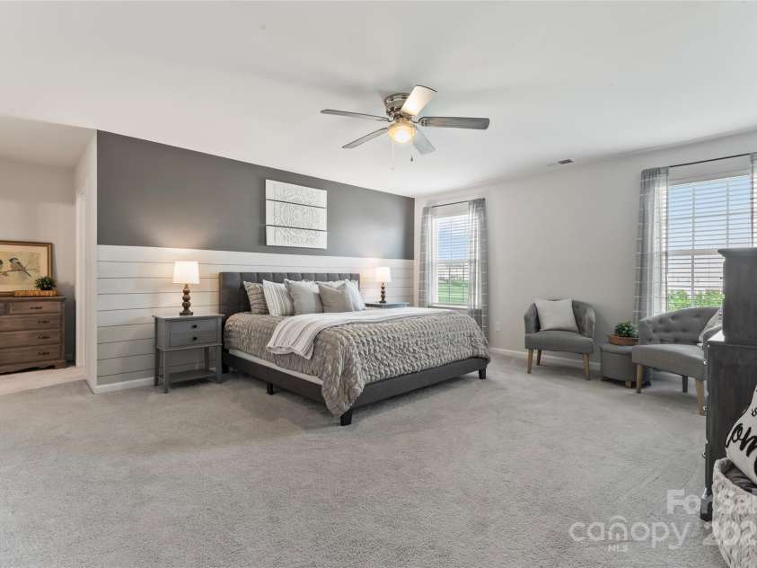 17231 Rider Wood Lane, Charlotte, NC 28278.  MLS# CAR4269861, YatesRealty ID 22676. Over-sized primary en-suite with sitting area