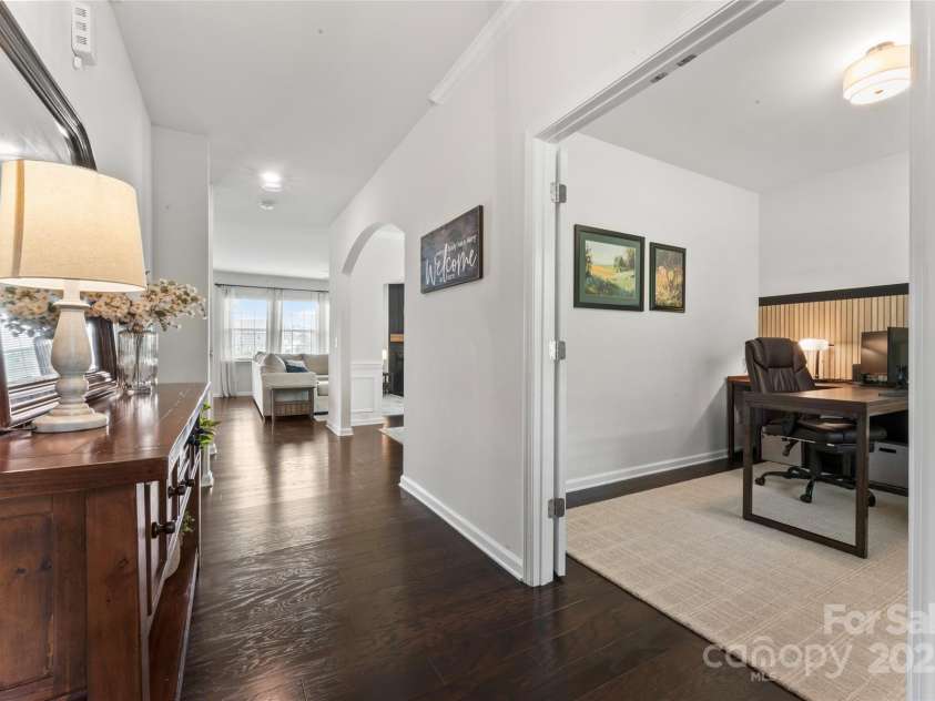 17231 Rider Wood Lane, Charlotte, NC 28278.  MLS# CAR4269861, YatesRealty ID 22676. Walking in you'll see gleaming hardwoods throughout the 1st floor living area.