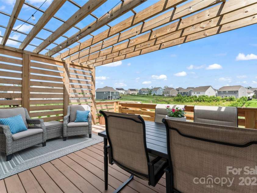 17231 Rider Wood Lane, Charlotte, NC 28278.  MLS# CAR4269861, YatesRealty ID 22676. Your deck overlooking an open area maintained and mowed by the HOA