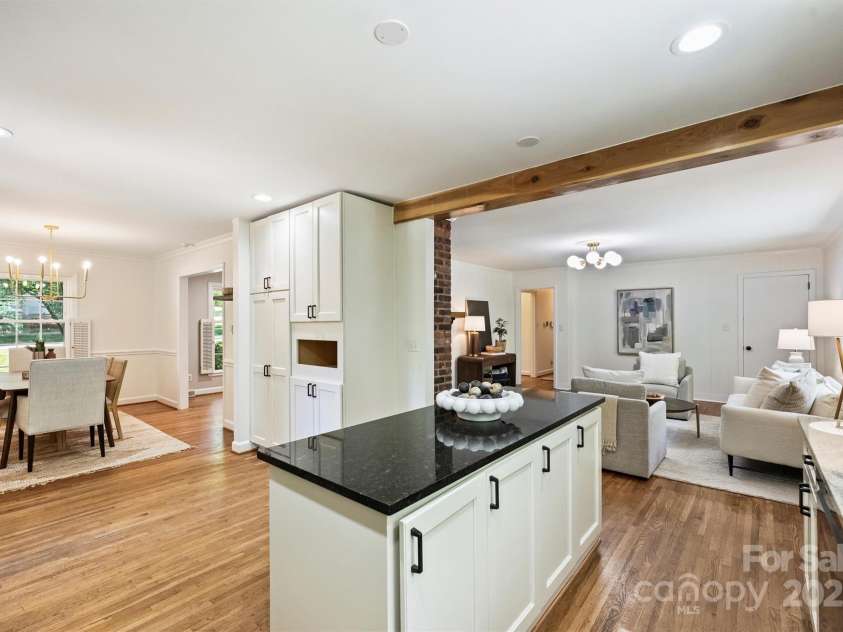 6150 Rocky Falls Road, Charlotte, NC 28211.  MLS# CAR4270630, YatesRealty ID 22677. Open floorplan is perfect for entertaining!