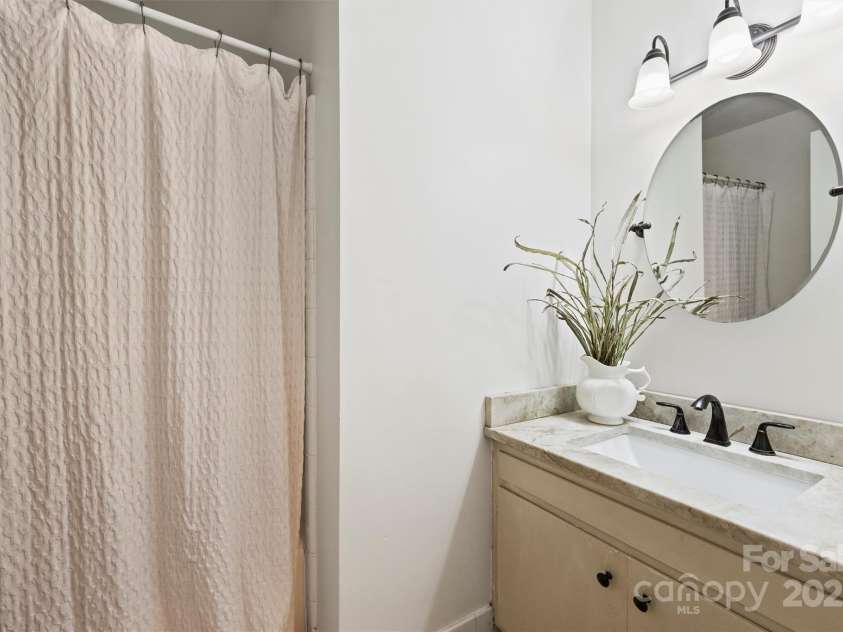 6150 Rocky Falls Road, Charlotte, NC 28211.  MLS# CAR4270630, YatesRealty ID 22677. Second Full Bath on Main Level