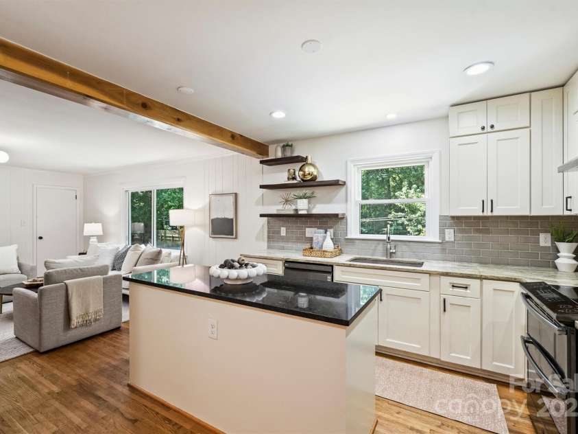 6150 Rocky Falls Road, Charlotte, NC 28211.  MLS# CAR4270630, YatesRealty ID 22677. Updated kitchen features an island, updated cabinetry and granite countertops.