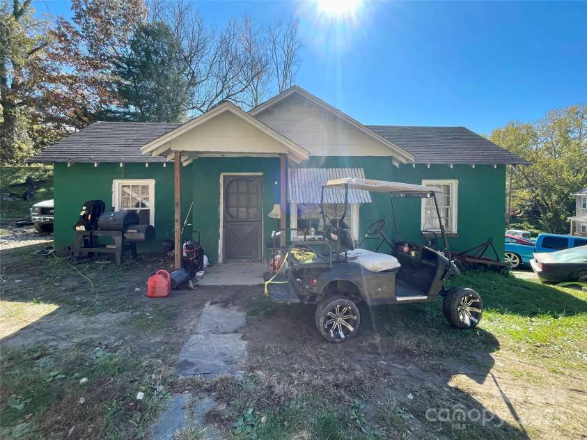 130 Lookout Road, Asheville, NC 28804.  MLS# CAR4317772, YatesRealty ID 22678. 
