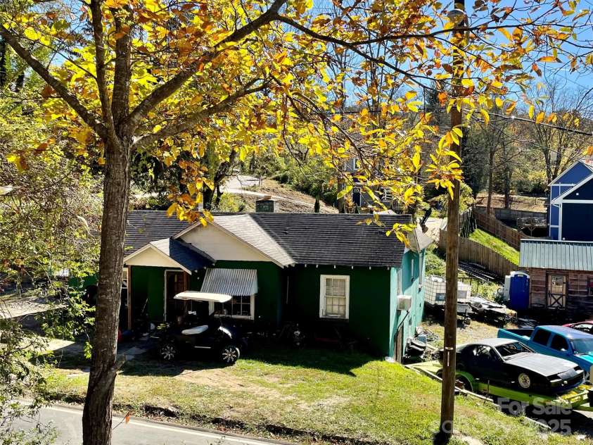 130 Lookout Road, Asheville, NC 28804.  MLS# CAR4317772, YatesRealty ID 22678. 