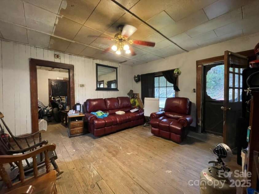 130 Lookout Road, Asheville, NC 28804.  MLS# CAR4317772, YatesRealty ID 22678. 