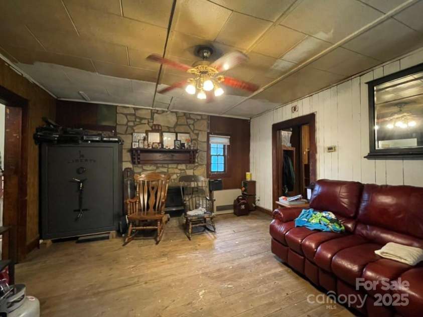 130 Lookout Road, Asheville, NC 28804.  MLS# CAR4317772, YatesRealty ID 22678. 