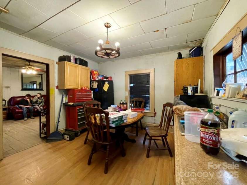 130 Lookout Road, Asheville, NC 28804.  MLS# CAR4317772, YatesRealty ID 22678. 