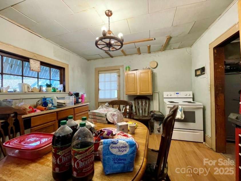 130 Lookout Road, Asheville, NC 28804.  MLS# CAR4317772, YatesRealty ID 22678. 
