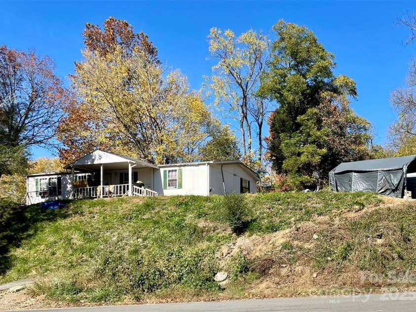 131 Lookout Road, Asheville, NC 28804.  MLS# CAR4317779, YatesRealty ID 22679. 
