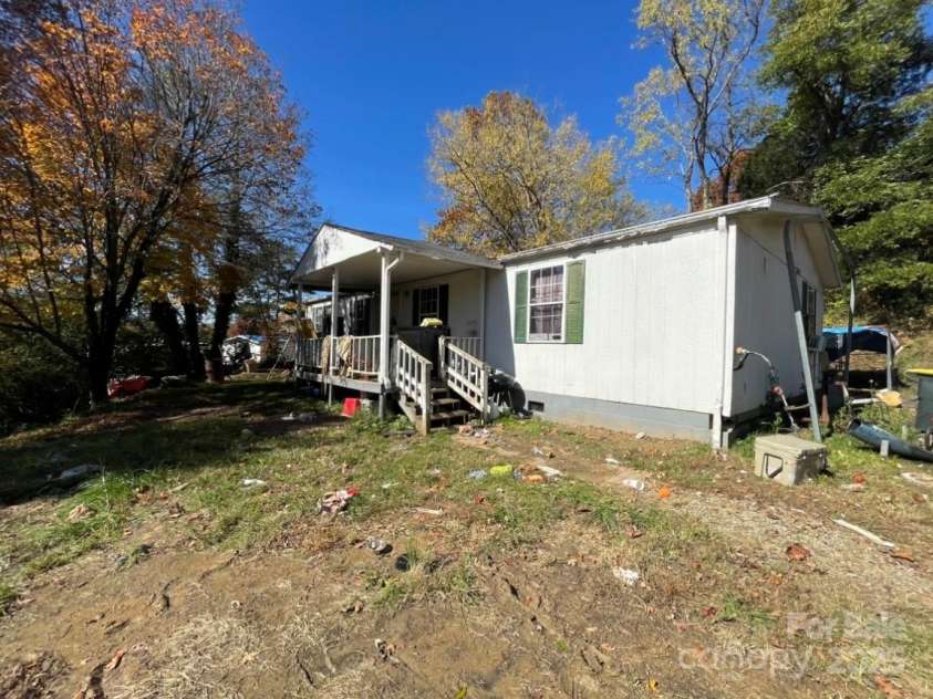131 Lookout Road, Asheville, NC 28804.  MLS# CAR4317779, YatesRealty ID 22679. 