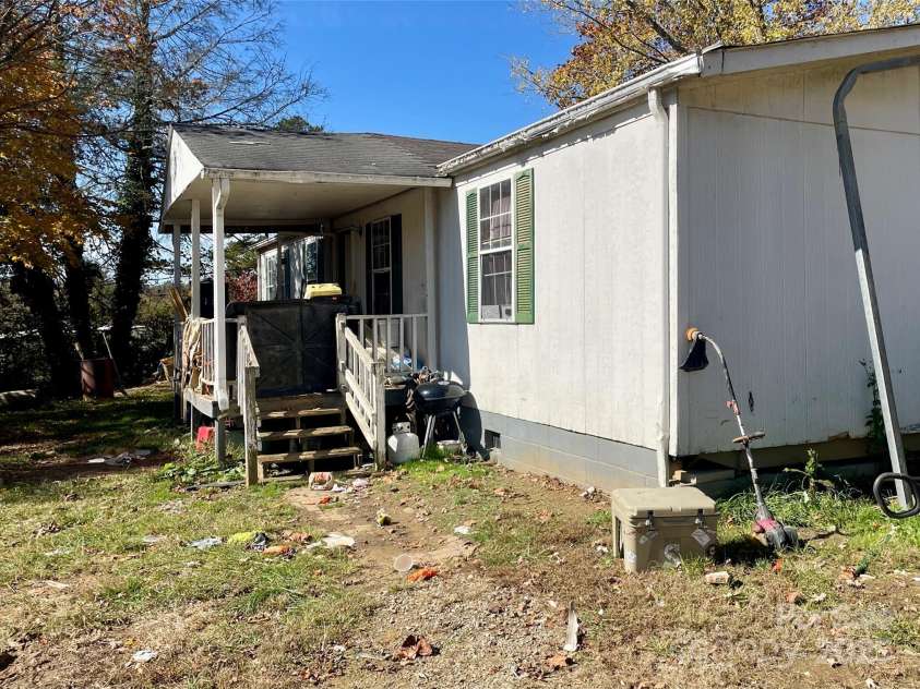 131 Lookout Road, Asheville, NC 28804.  MLS# CAR4317779, YatesRealty ID 22679. 