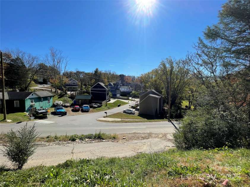 131 Lookout Road, Asheville, NC 28804.  MLS# CAR4317779, YatesRealty ID 22679. View from front yard