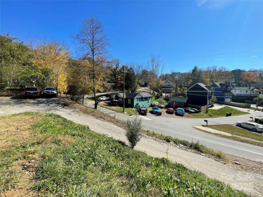 131 Lookout Road, Asheville, NC 28804.  MLS# CAR4317779, YatesRealty ID 22679. View from front yard