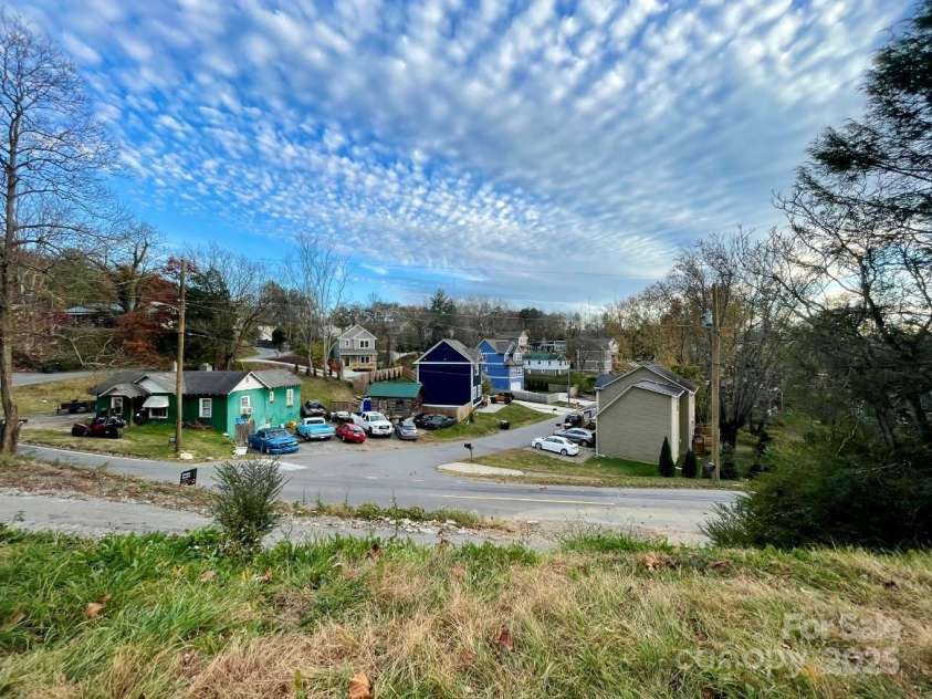 131 Lookout Road, Asheville, NC 28804.  MLS# CAR4317779, YatesRealty ID 22679. View from front yard