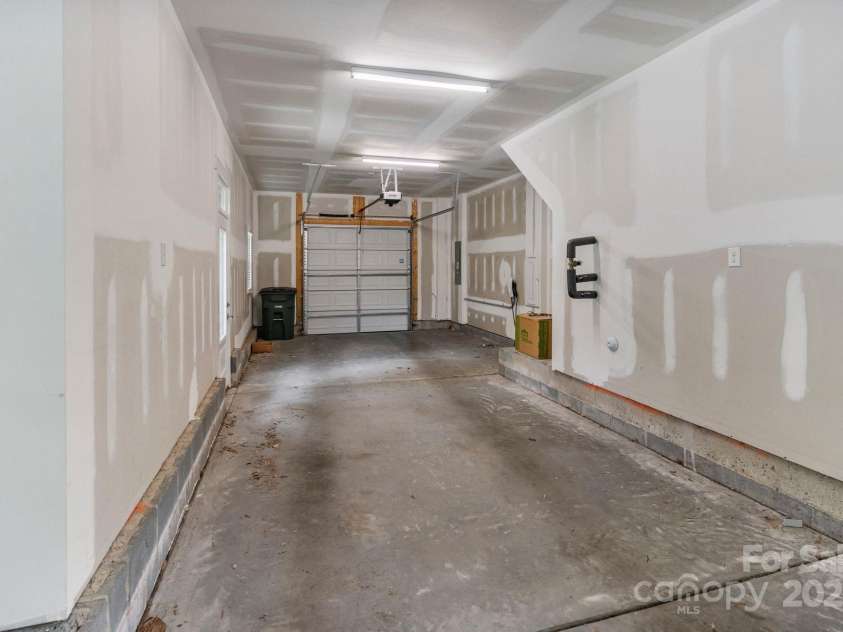 2969 Simpson Drive, Charlotte, NC 28205.  MLS# CAR4270253, YatesRealty ID 22679. Attached Garage