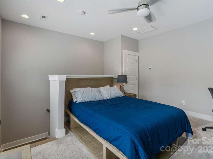 2969 Simpson Drive, Charlotte, NC 28205.  MLS# CAR4270253, YatesRealty ID 22679. Flex Space