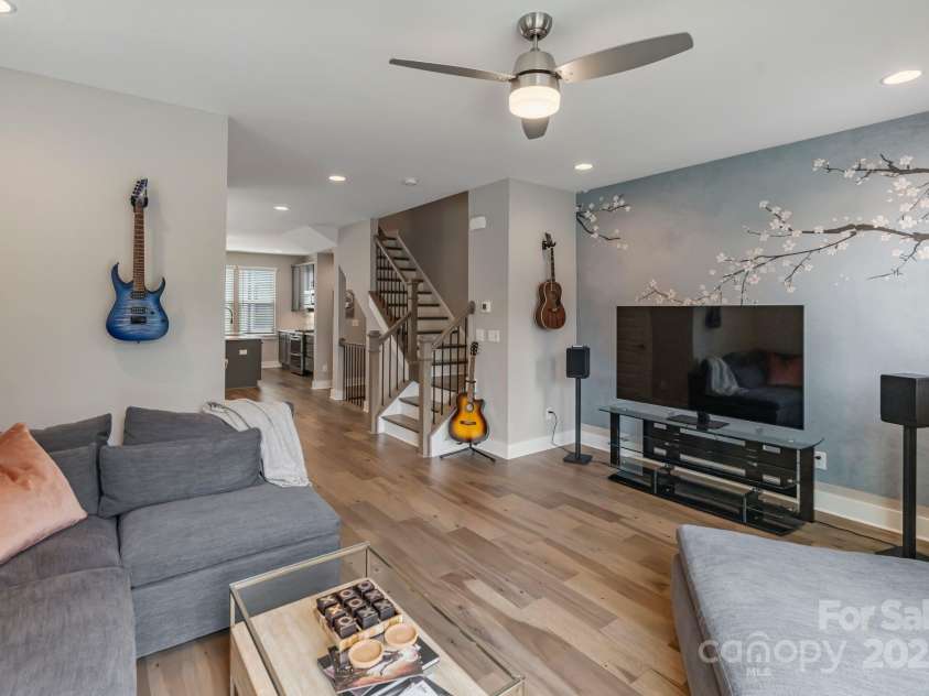 2969 Simpson Drive, Charlotte, NC 28205.  MLS# CAR4270253, YatesRealty ID 22679. Great Room