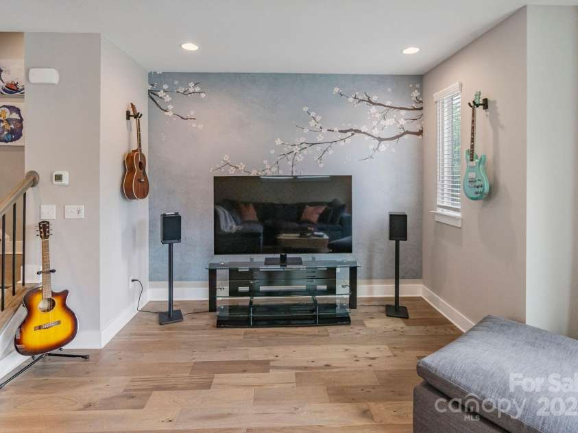 2969 Simpson Drive, Charlotte, NC 28205.  MLS# CAR4270253, YatesRealty ID 22679. Great Room