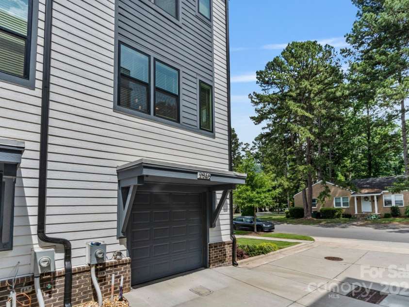 2969 Simpson Drive, Charlotte, NC 28205.  MLS# CAR4270253, YatesRealty ID 22679. Great spot on the end to be able to pull right in to your garage