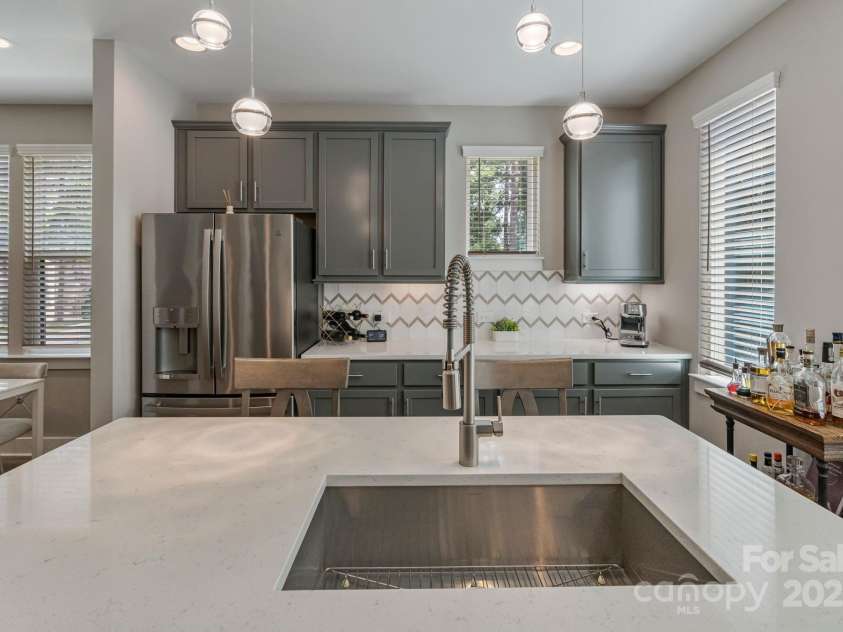 2969 Simpson Drive, Charlotte, NC 28205.  MLS# CAR4270253, YatesRealty ID 22679. Island