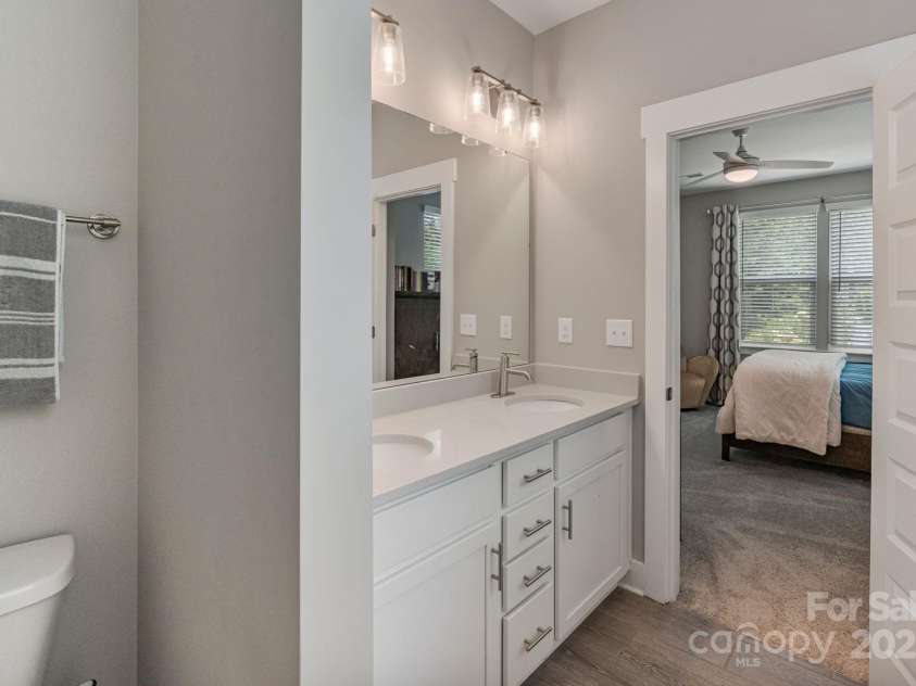 2969 Simpson Drive, Charlotte, NC 28205.  MLS# CAR4270253, YatesRealty ID 22679. Primary Bathroom