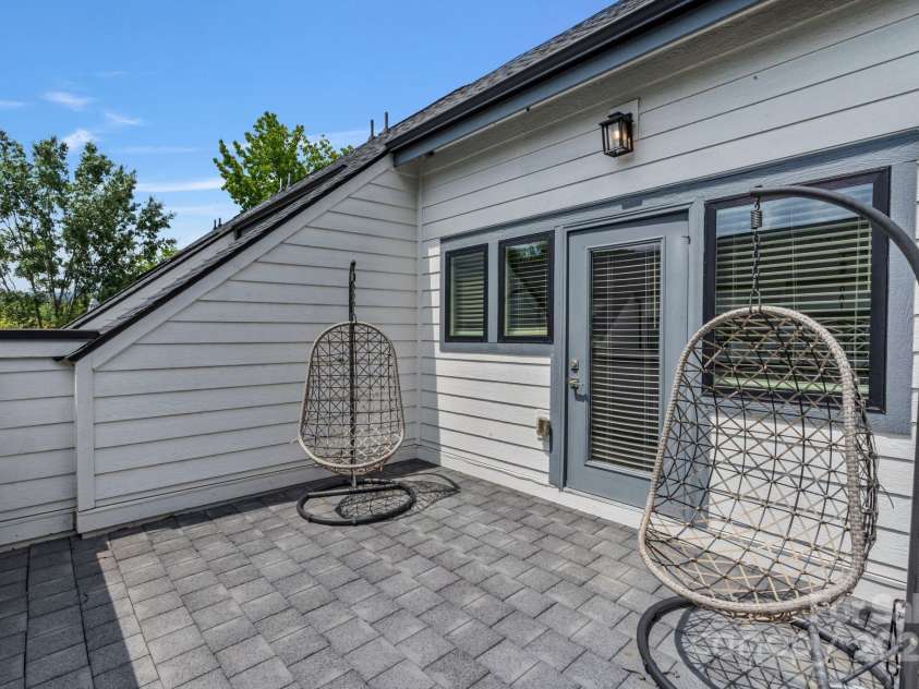 2969 Simpson Drive, Charlotte, NC 28205.  MLS# CAR4270253, YatesRealty ID 22679. Rooftop Terrace