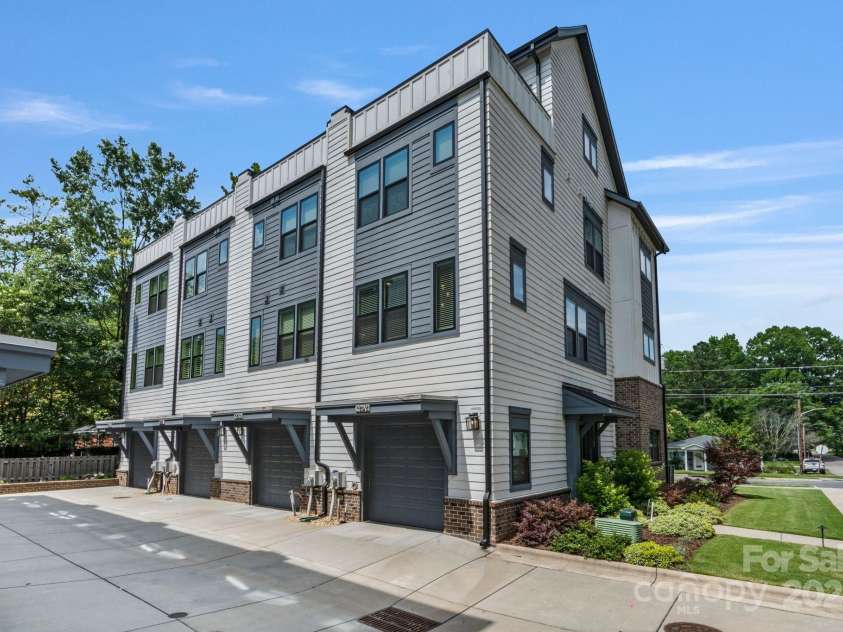 2969 Simpson Drive, Charlotte, NC 28205.  MLS# CAR4270253, YatesRealty ID 22679. Tandem Garage