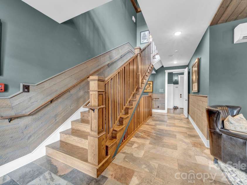 198 Ramblestone Terrace, Boone, NC 28607.  MLS# CAR4310006, YatesRealty ID 2268. Craig Building Entry hall