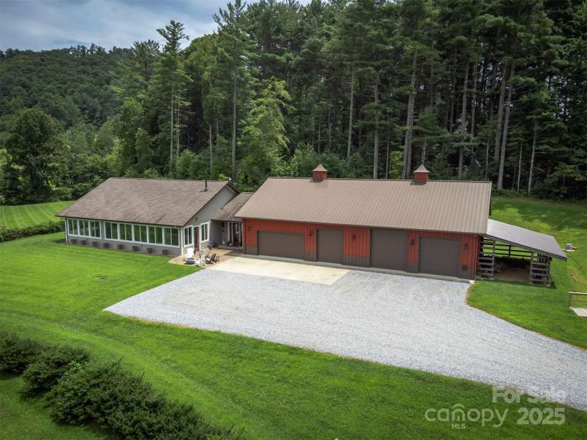 326 Golden Valley Drive, Hendersonville, NC 28792.  MLS# CAR4285280, YatesRealty ID 2268. 