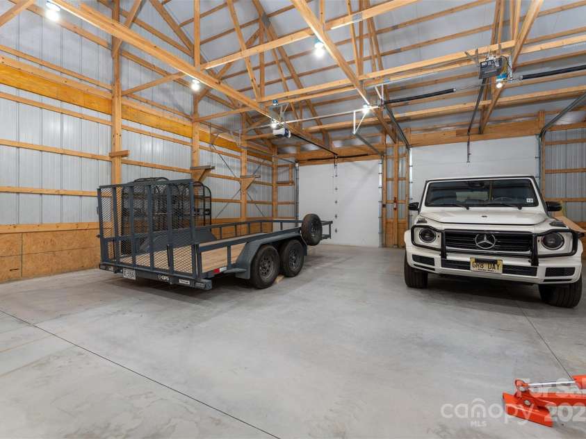 326 Golden Valley Drive, Hendersonville, NC 28792.  MLS# CAR4285280, YatesRealty ID 2268. 