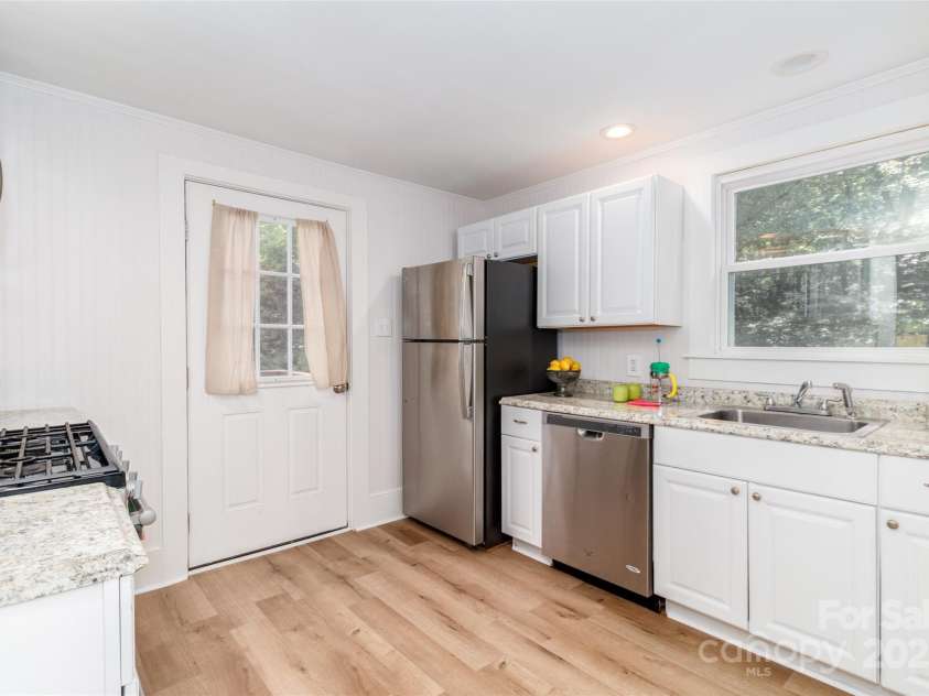 13414 Central Avenue, Huntersville, NC 28078.  MLS# CAR4270091, YatesRealty ID 22680. 