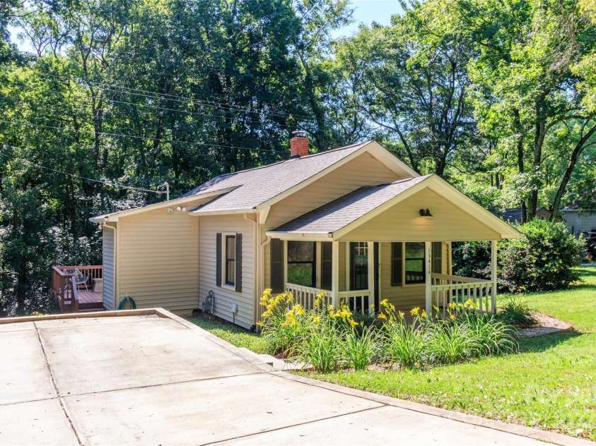 13414 Central Avenue, Huntersville, NC 28078.  MLS# CAR4270091, YatesRealty ID 22680. 