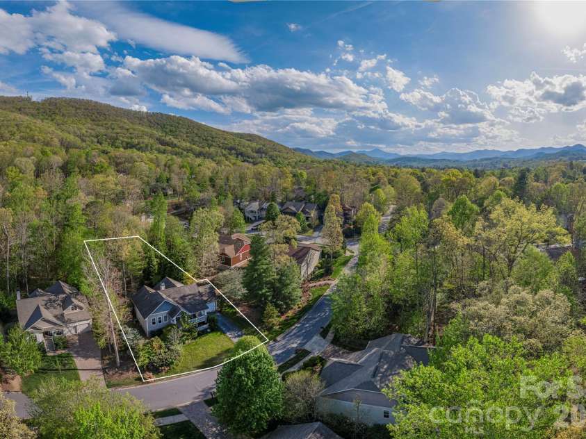 22 Sparkle Dun Drive, Biltmore Lake, NC 28715.  MLS# CAR4368390, YatesRealty ID 22681. 