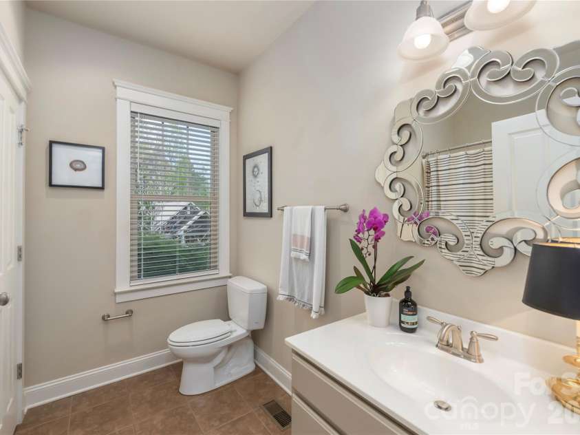 22 Sparkle Dun Drive, Biltmore Lake, NC 28715.  MLS# CAR4368390, YatesRealty ID 22681. Secondary bathroom