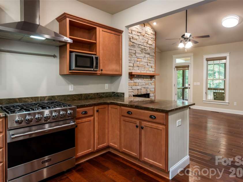 22 Sparkle Dun Drive, Biltmore Lake, NC 28715.  MLS# CAR4417857, YatesRealty ID 22681. Chefs kitchen featuring a viking range, stainless steel appliances and rainforest granite counter tops.