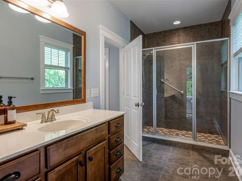 22 Sparkle Dun Drive, Biltmore Lake, NC 28715.  MLS# CAR4417857, YatesRealty ID 22681. Primary bathroom
