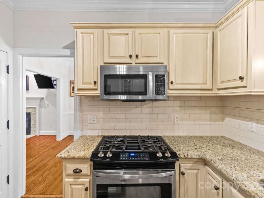3535 Selwyn Farms Lane, Charlotte, NC 28209.  MLS# CAR4273812, YatesRealty ID 22681. 
