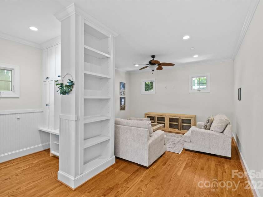 3535 Selwyn Farms Lane, Charlotte, NC 28209.  MLS# CAR4273812, YatesRealty ID 22681. 