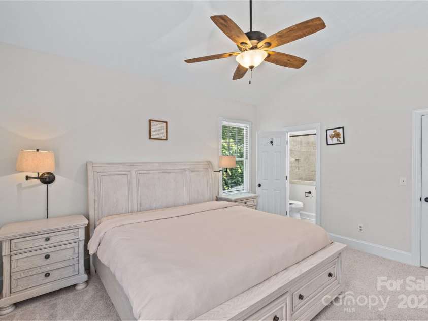 3535 Selwyn Farms Lane, Charlotte, NC 28209.  MLS# CAR4273812, YatesRealty ID 22681. 