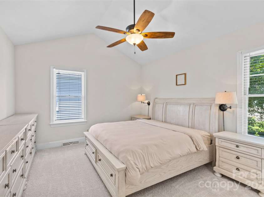 3535 Selwyn Farms Lane, Charlotte, NC 28209.  MLS# CAR4273812, YatesRealty ID 22681. 