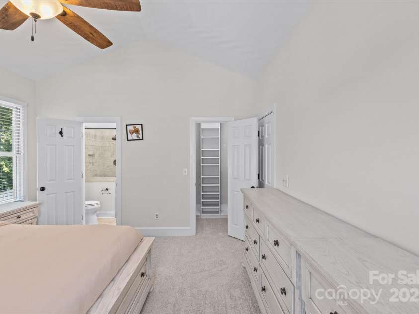 3535 Selwyn Farms Lane, Charlotte, NC 28209.  MLS# CAR4273812, YatesRealty ID 22681. 