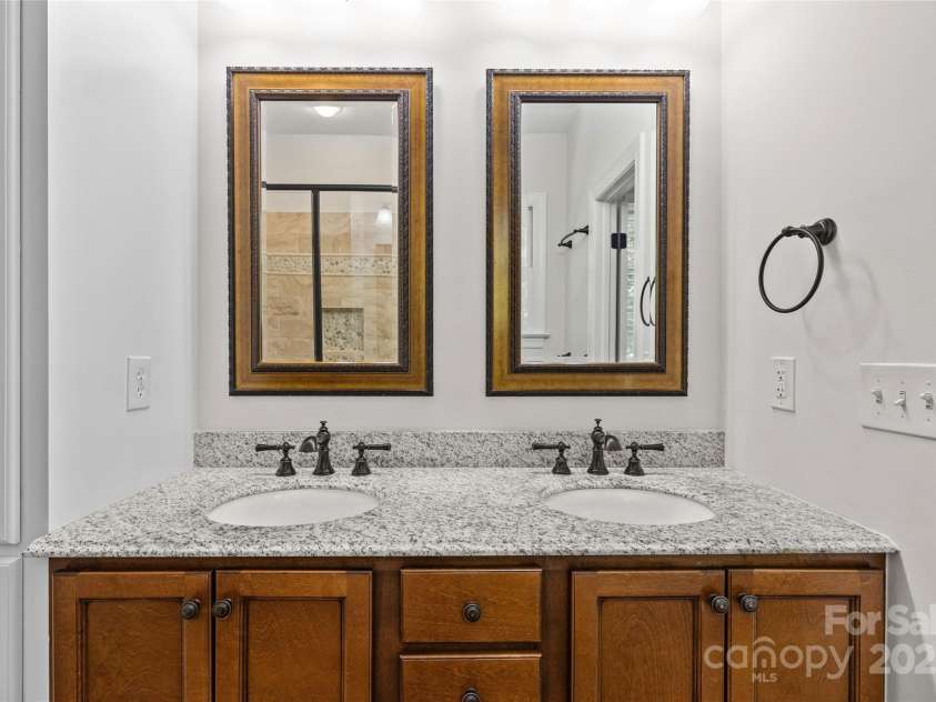 3535 Selwyn Farms Lane, Charlotte, NC 28209.  MLS# CAR4273812, YatesRealty ID 22681. 